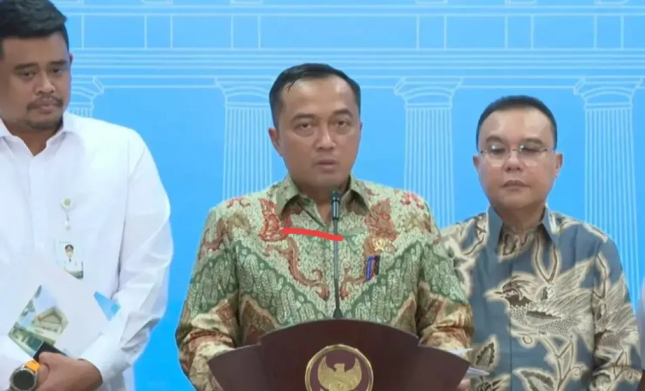 Menteri Sekretaris Negara Prasetyo Hadi dalam konferensi pers terkait polemik empat pulau yang disengketakan Aceh dan Sumatera Utara di Kantor Presiden, Jakarta, Selasa (17/6/2025).