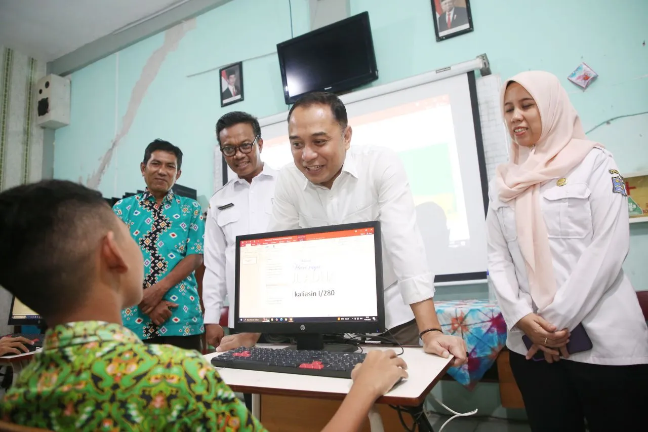 Wali Kota Surabaya Tinjau Program Sekolah Arek Suroboyo, PR Dihapus untuk Perkuat Karakter Siswa