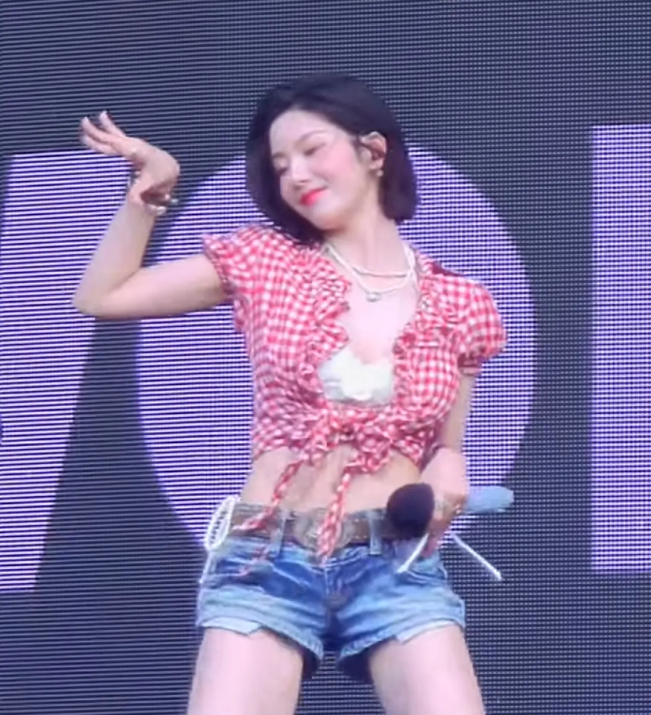 Waterbomb 2025, Penampilan Kwon Eunbi Dinilai terlalu Vulgar