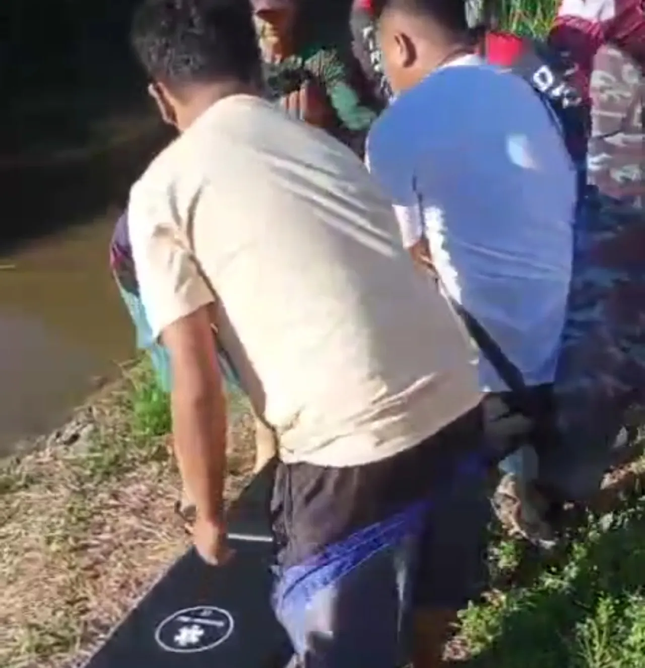 Diduga Tersengat Listrik saat Mancing, Pria di Sungai Andai Dilarikan ke RS