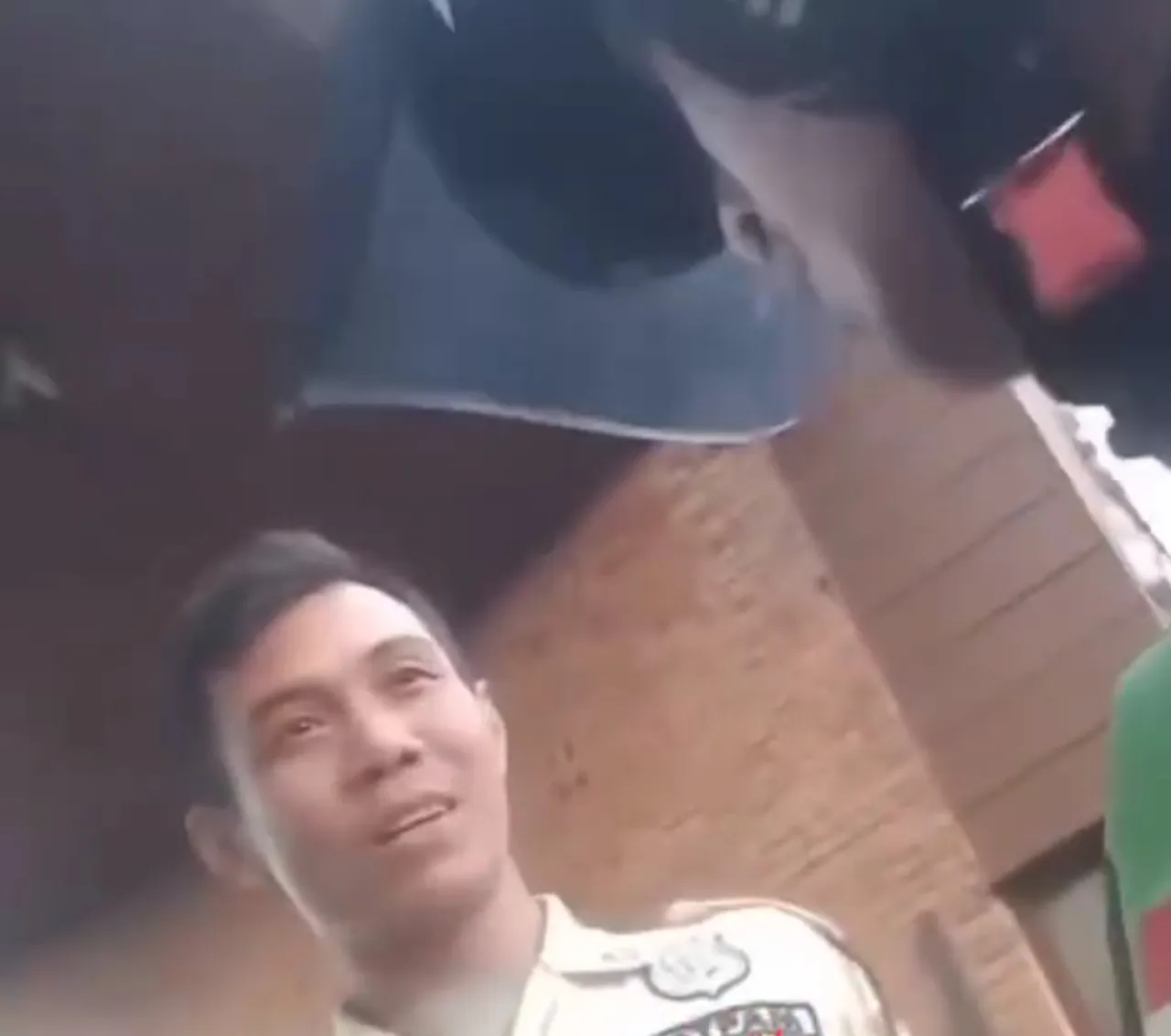 Viral Oknum Satpam Pukul Ojol