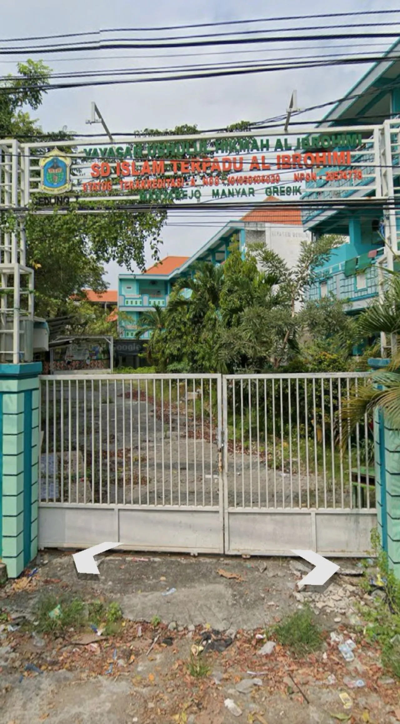 Buntut Kisruh Yayasan Al Ibrohimi, Camat Manyar Gembok Pagar SD-IT 