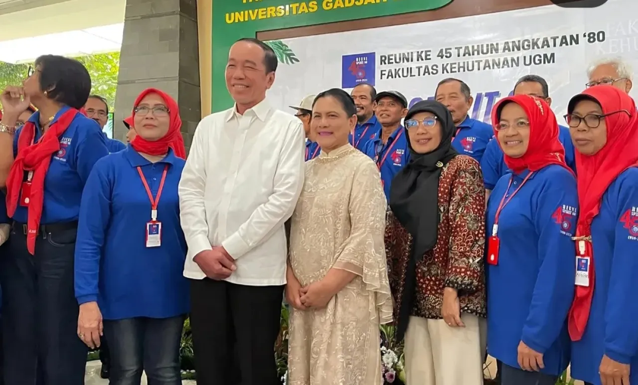 Jokowi Reuni, dr.Tifa: Kasihan Banyak Orang Ikut Menanggung Dosa