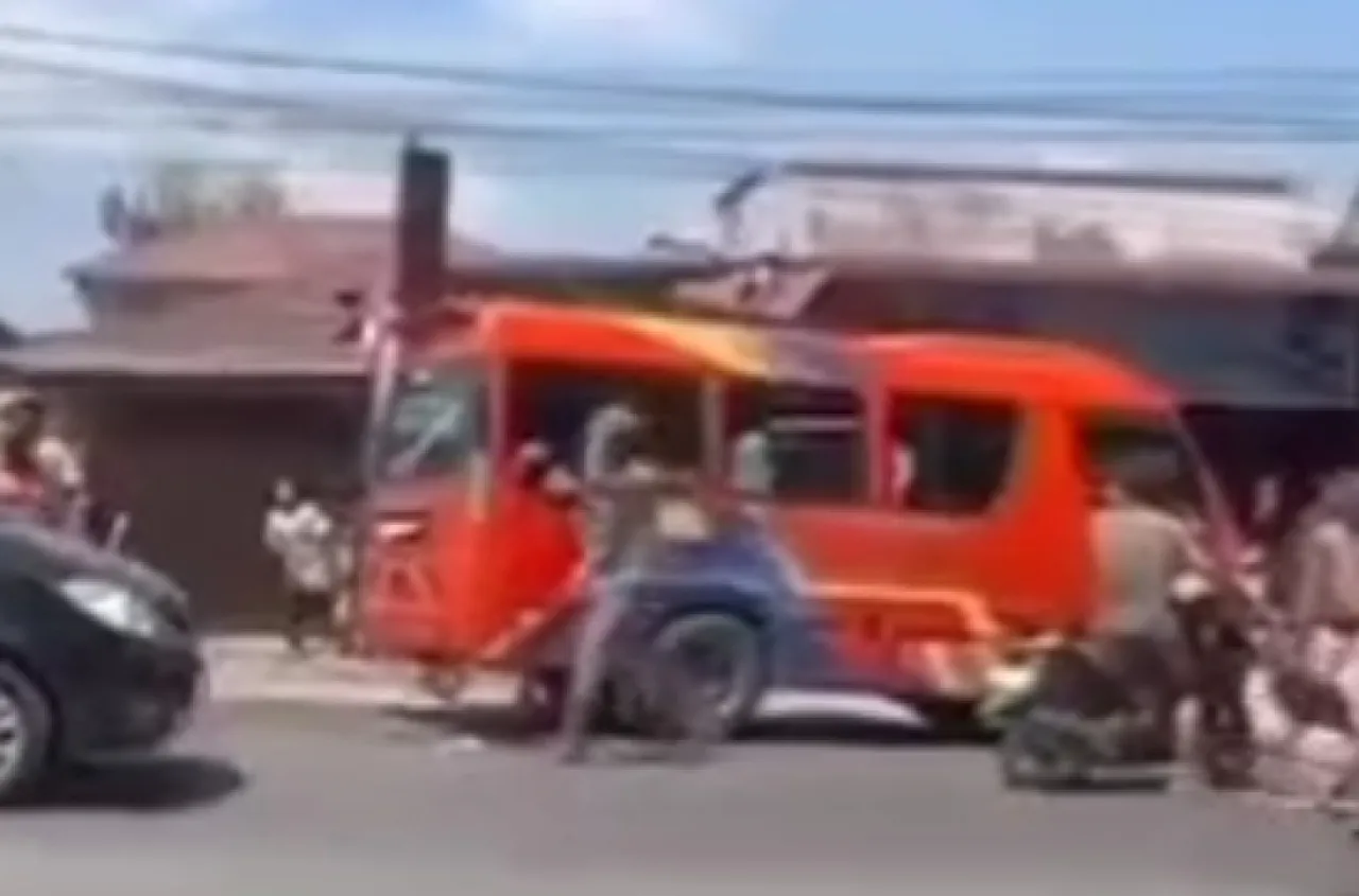 Dua Bus Tabrakan di Langkat, Sopir dan Penumpang Luka Parah