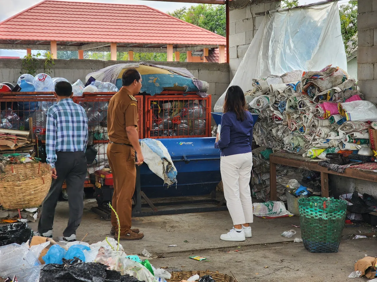 Tingkatkan Efektivitas Pengelolaan Sampah di Mojokerto, PLN UIT JBM Berikan Bantuan TJSL