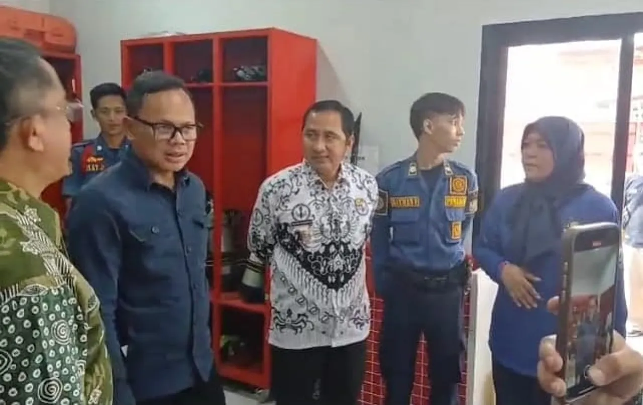 Wamendagri Sidak Damkar Depok, Tinjau Kesiapan Dalam Merespons Aduan Masyarakat