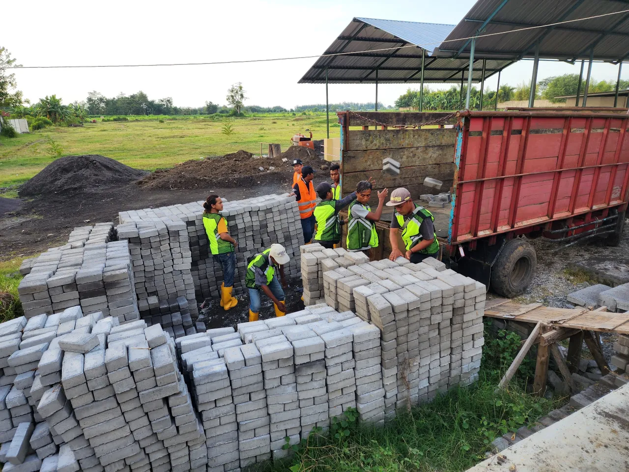 Berhasil Sulap FABA Jadi Peluang Usaha, PLN UIT JBM Beri Bantuan TJSL pada BUMDES di Paiton