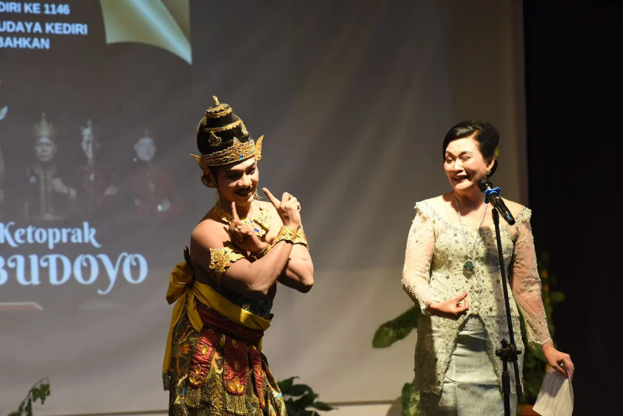 Mbak Wali Apresiasi Pentas Ketoprak Rindu Budoyo, Ajak Generasi Muda Lestarikan Budaya