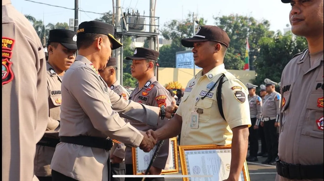 Gagalkan Aksi Kriminal, Dua Warga Depok Terima Penghargaan