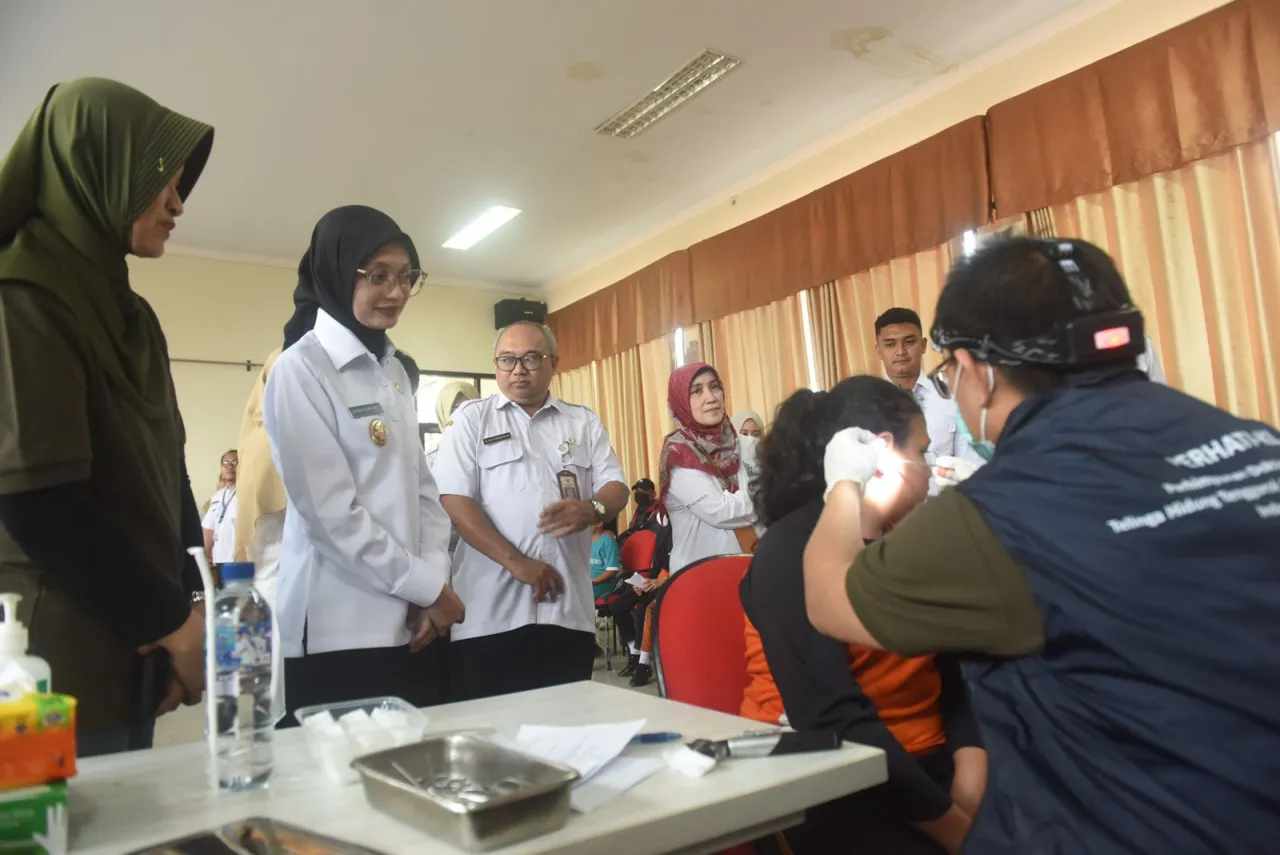 Ratusan Siswa SD Kota Kediri Ikuti Deteksi Dini Gangguan Penglihatan dan Pendengaran, Ada Apa?