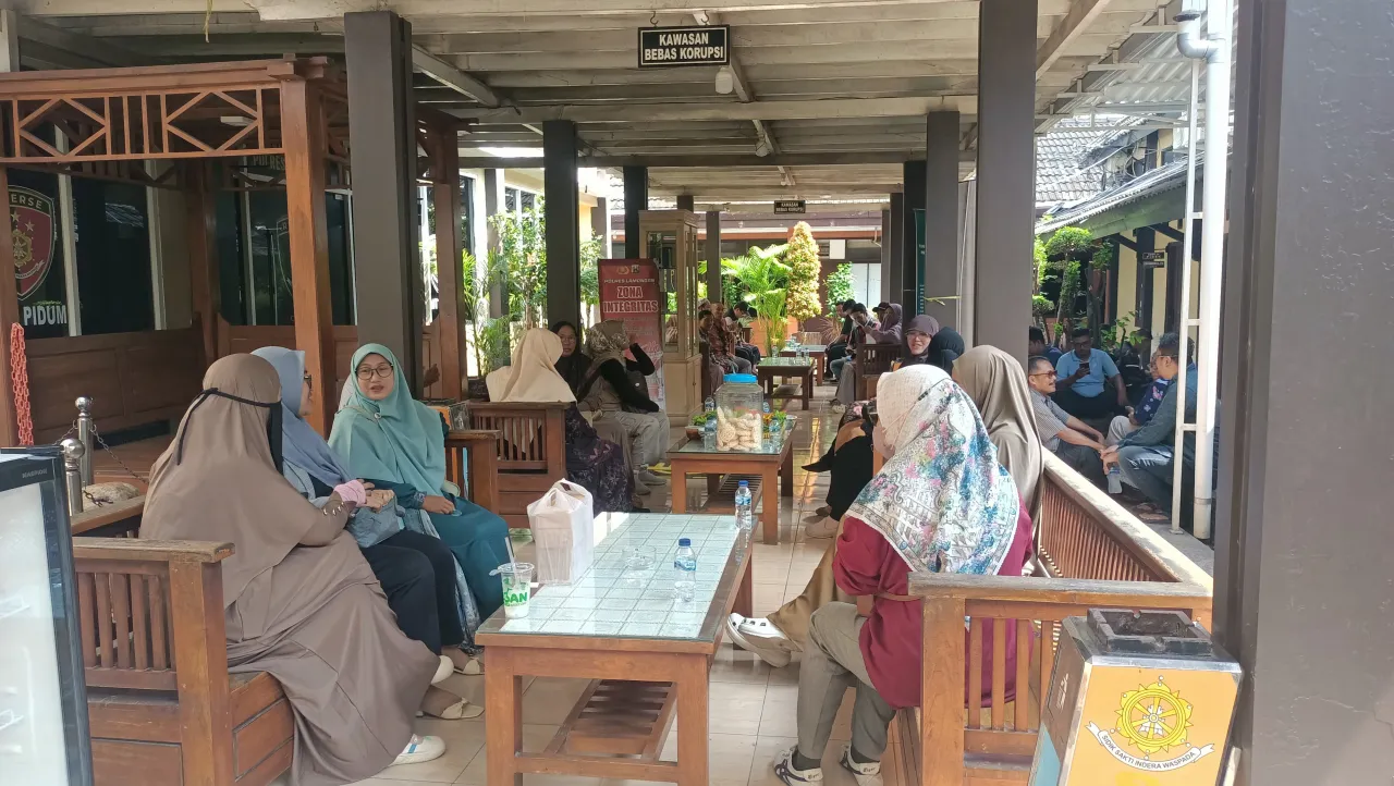 Diduga Tipu Ribuan Jamaah, Travel Umroh di Sedayulawas Dilaporkan ke Polres Lamongan