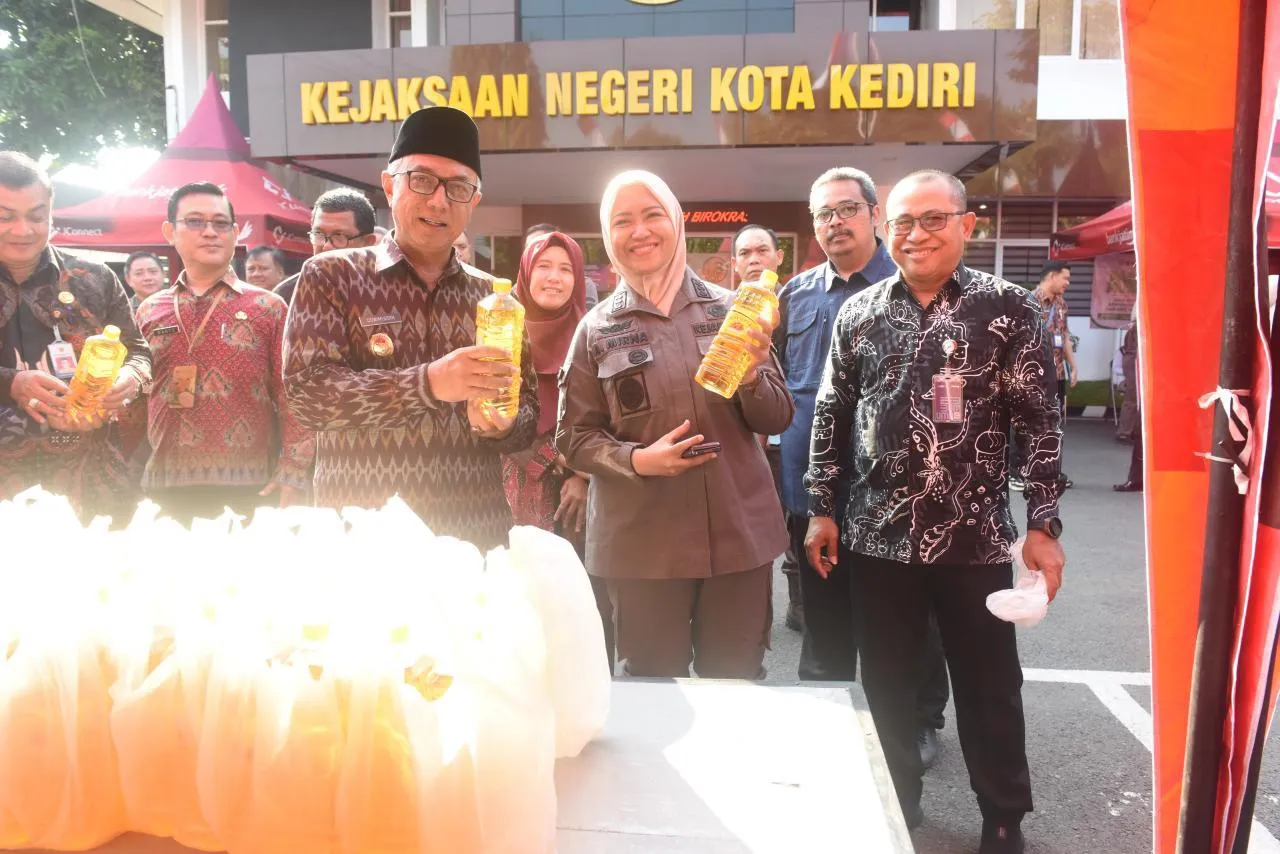 Pasar Murah Kejari Kota Kediri, Gus Qowim: Bantu Masyarakat di Tengah Fluktuasi Harga