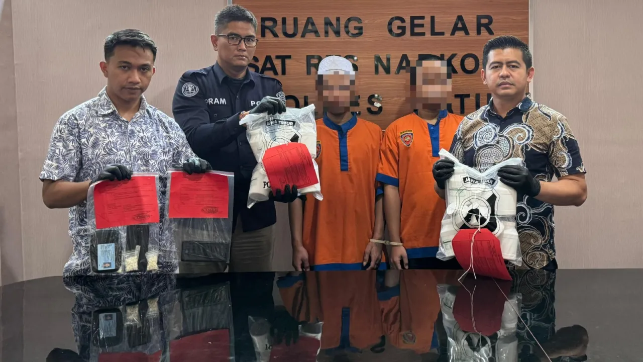 Satresnarkoba Polres Batu Amankan 2 Tersangka Peredaraan Pil Doble L, Asal Giripurno