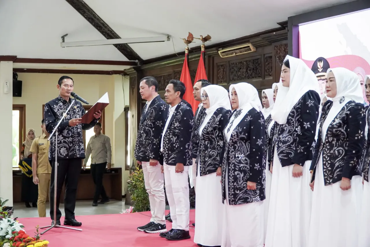 Kukuhkan Dekrasnada Lamongan, Ini Harapan Bupati pada UMKM!