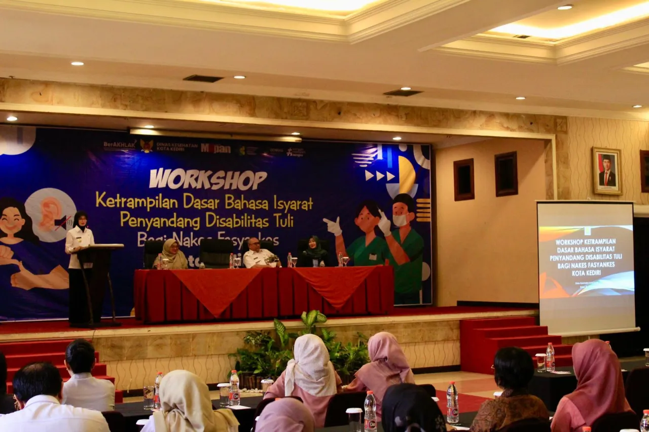 Ratusan Nakes Ikuti Workshop Bahasa Isyarat, Wali Kota Kediri Tekankan Peningkatan Pelayanan Kesehatan