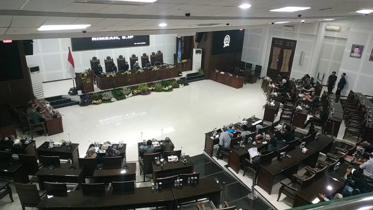 Pembahasan Dua Raperda Strategis, DPRD Kota Malang Desak Evaluasi Birokrasi dan Perizinan Gedung