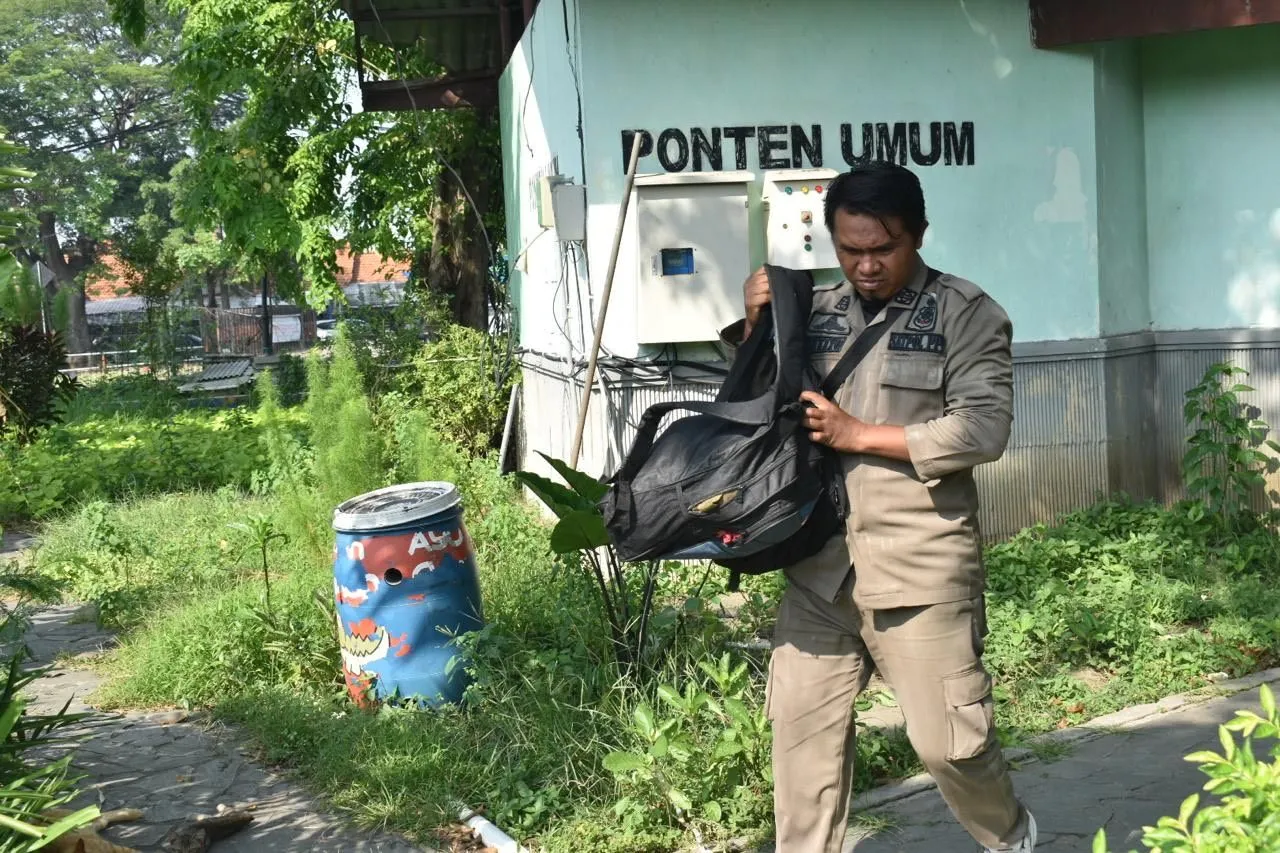 Cerita di Balik Toilet Umum yang Jadi Rumah, Satpol PP Surabaya Gerak Cepat Kembalikan Fungsi Ponten