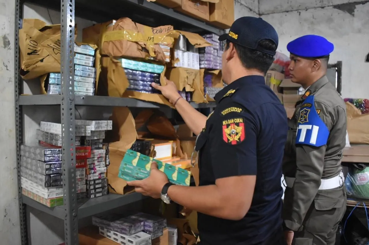 Satpol PP Surabaya dan Bea Cukai Sidoarjo Sita 500 Ribu Batang Rokok Ilegal di Dua Kecamatan