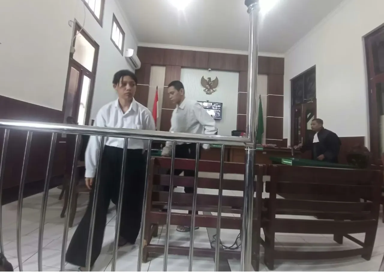 Sembunyikan Sabu di Pot Bunga, Sejoli Jadi Pesakitan PN Surabaya