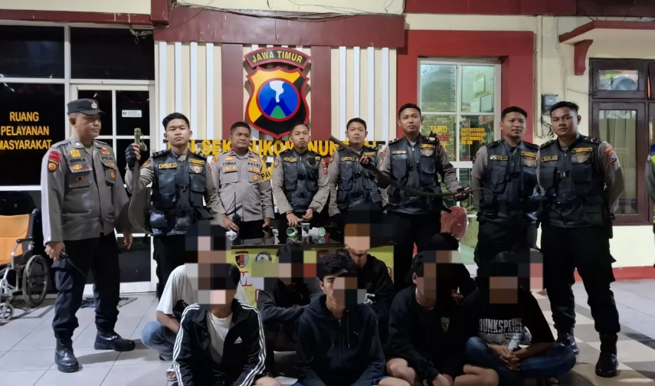 Delapan Remaja Diduga Hendak Tawuran Diamankan di Jalan Simo Gunung Barat Surabaya, Dua Buah Sajam di Sita