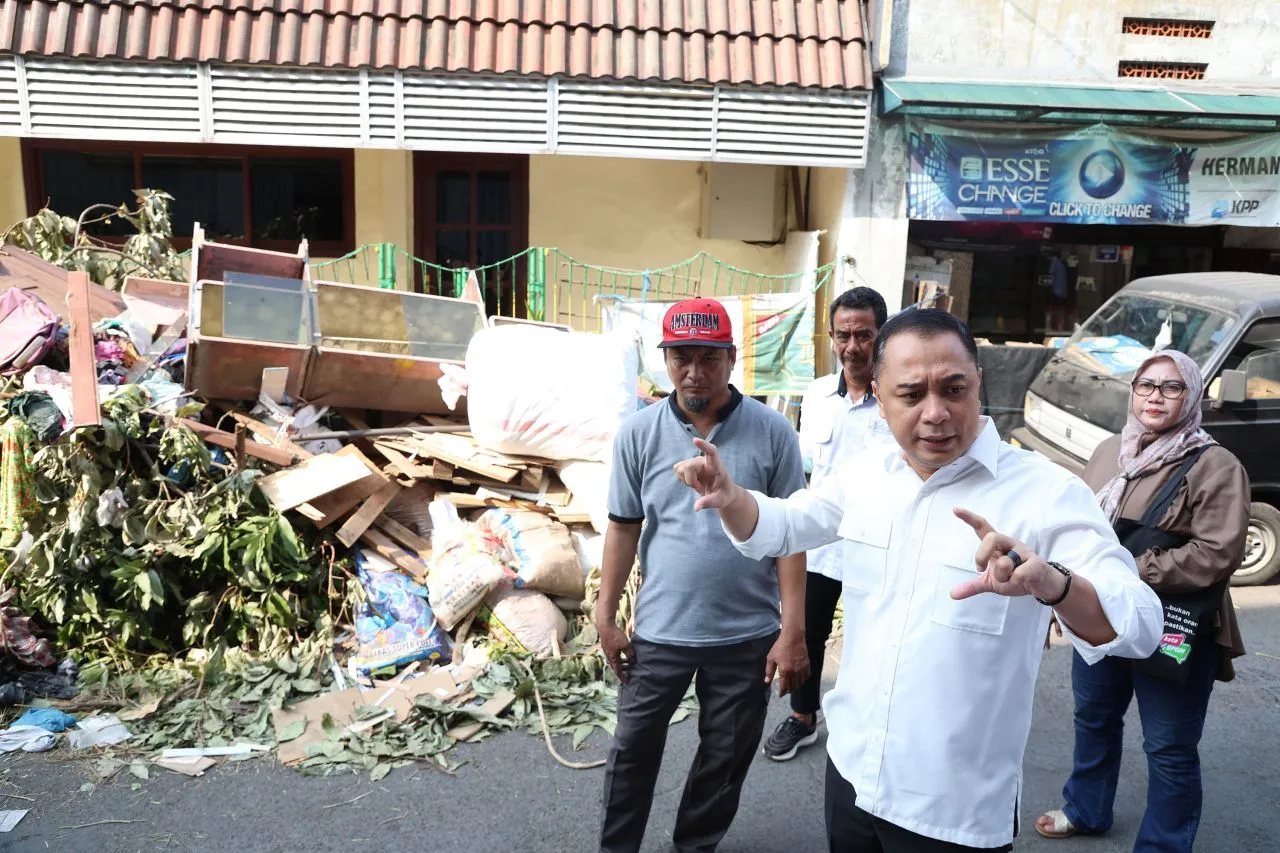 Wali Kota Surabaya Imbau Warga Tak Buang Barang Bekas Saat Kerja Bakti Surabaya 