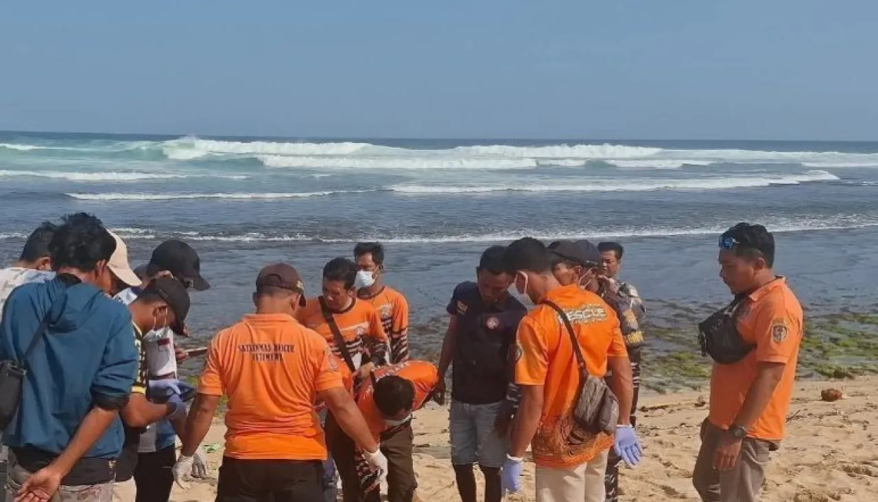 Jasad Manusia di Pantai Krakal Gunungkidul, Dievakuasi ke RSUD Wonosari