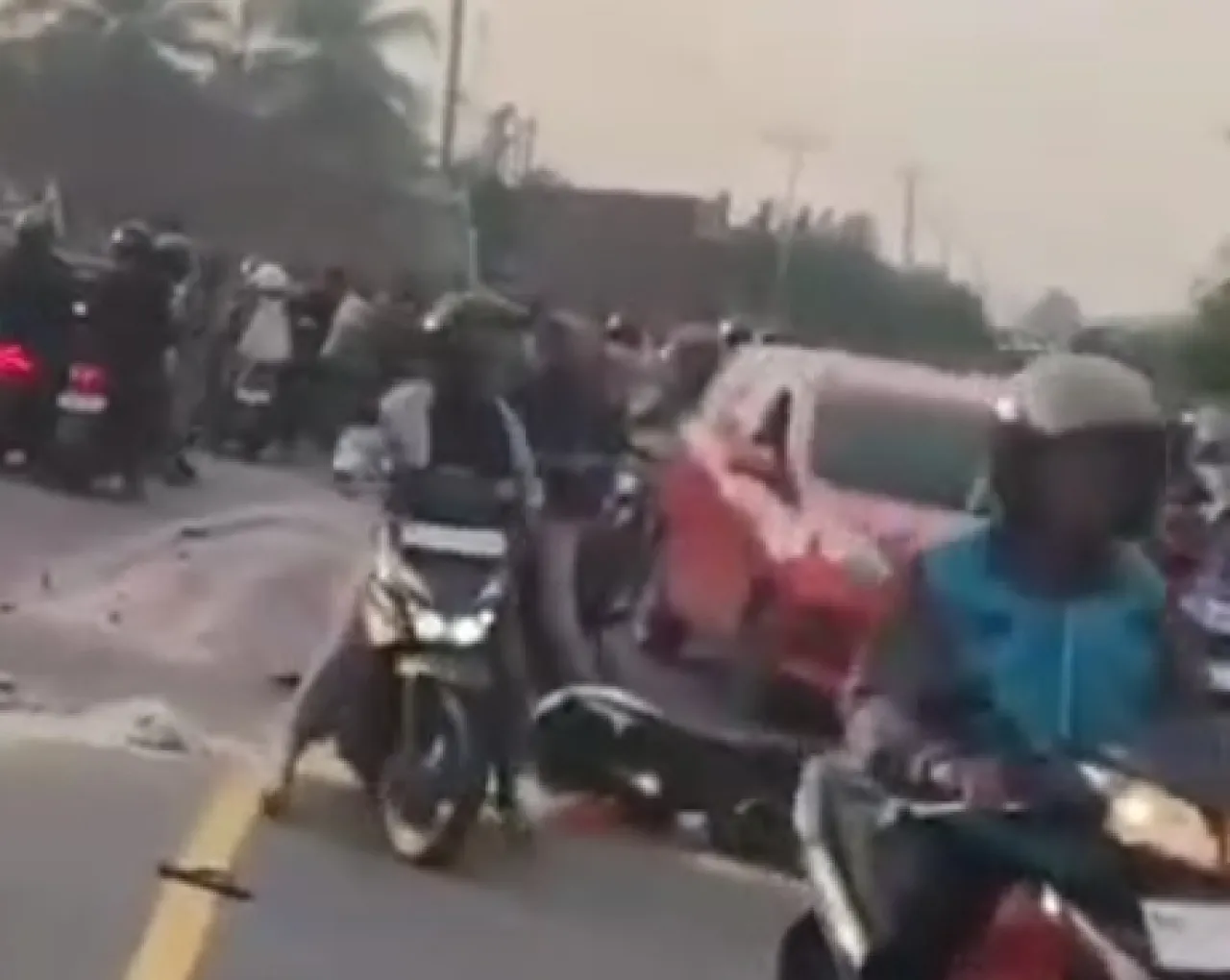 Adu Kambing dengam Dump Truk, Pengendara Motor Tewas Terlindas