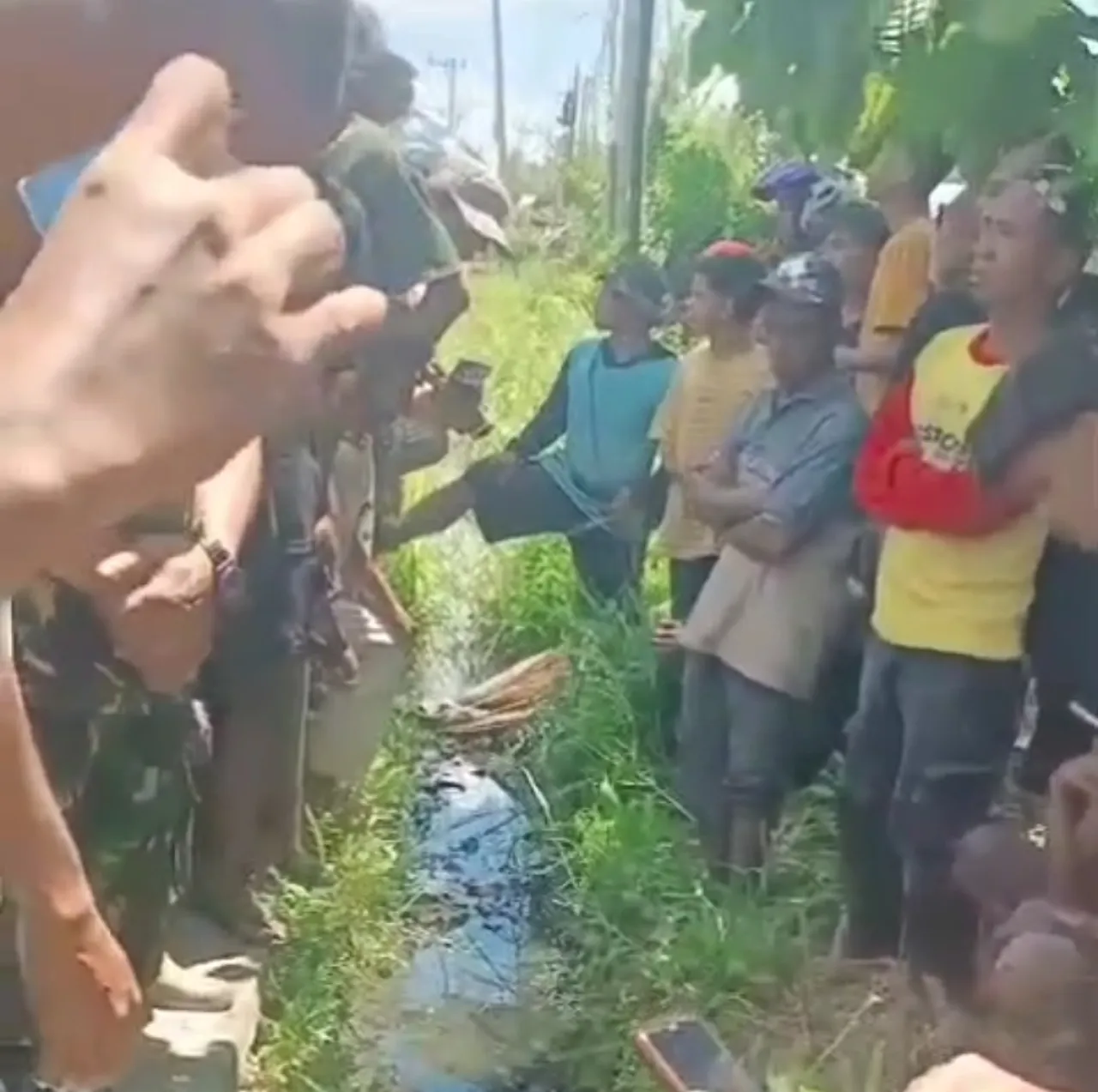 Warga Geger, Mayat Perempuan Ditemukan di Dalam Parit