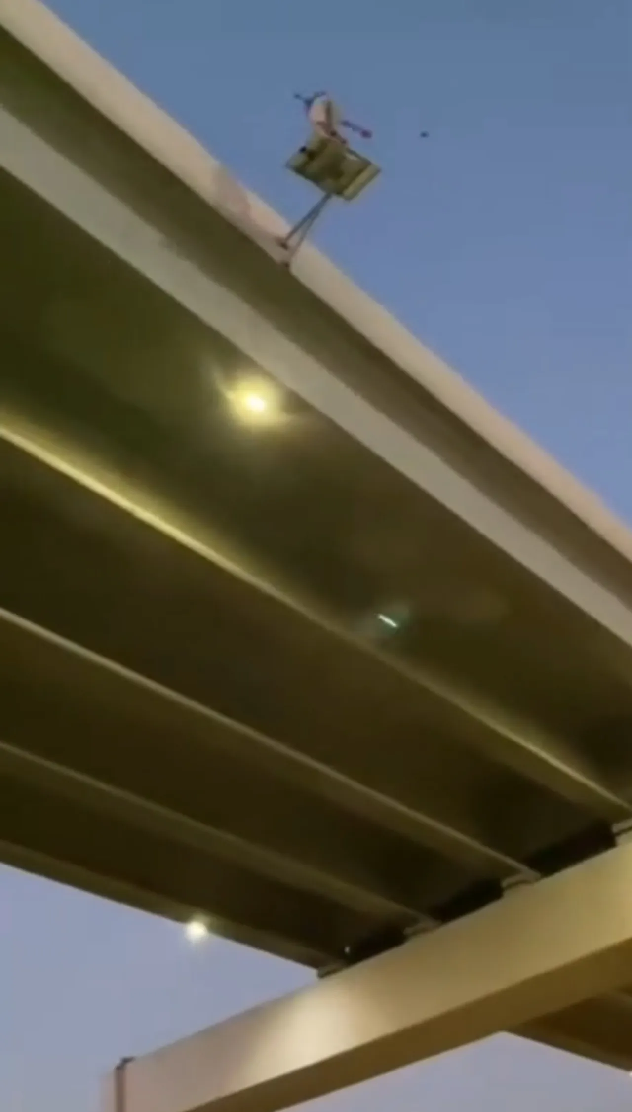 Demi Bikin Konten Tiktok, Fredy Jatuh dari Atas Jembatan