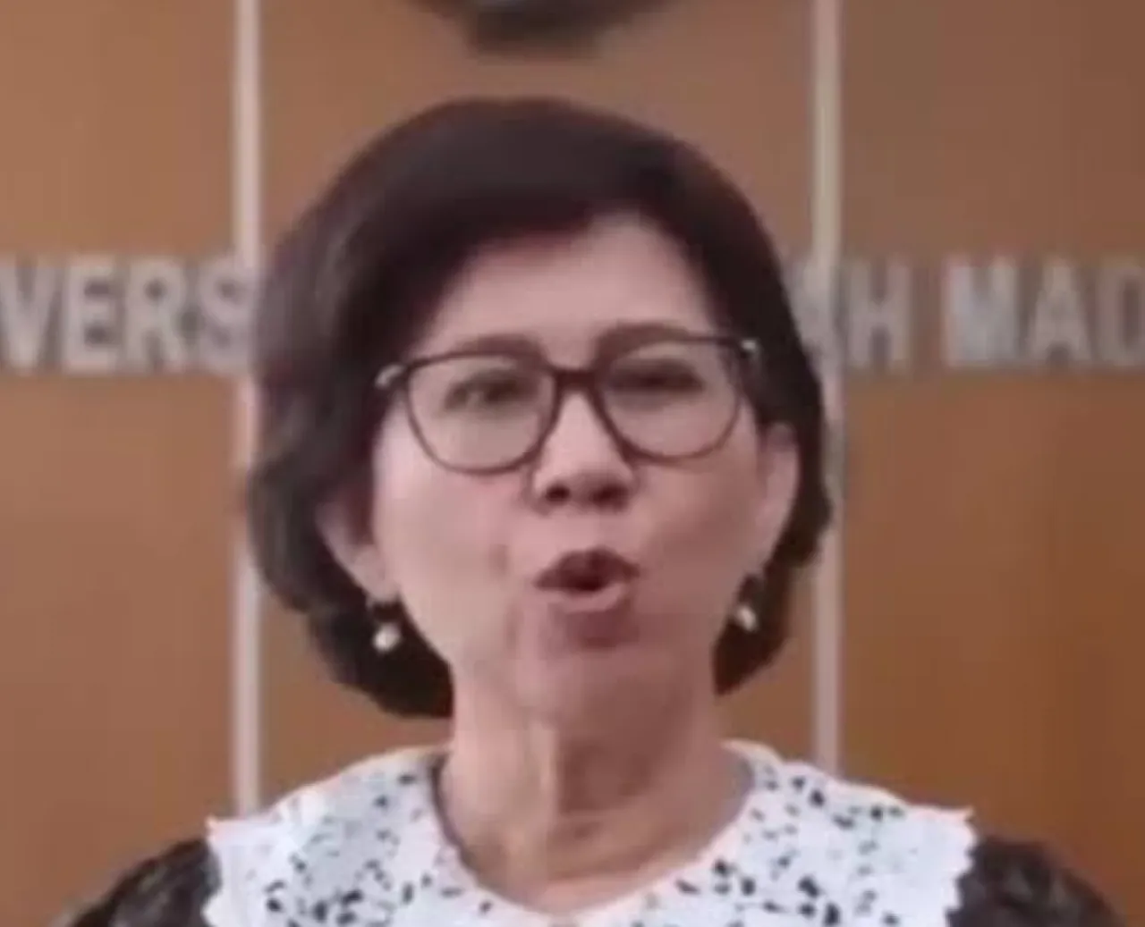Rektor UGM Sebut Jokowi Sarjana Muda, dr.Tifa: Lebih Baik Diam