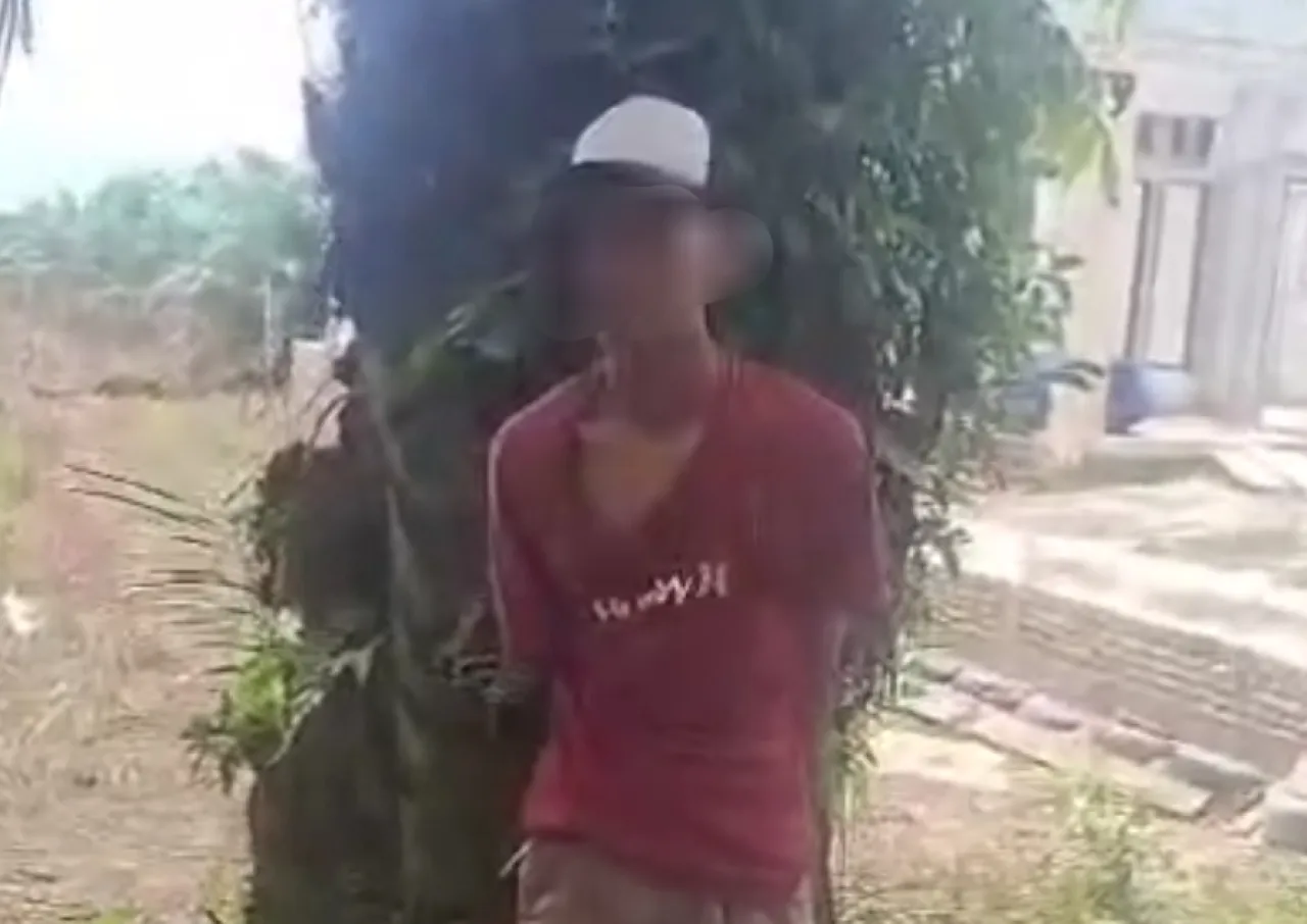 Maling Tandan Buah Sawit Dihajar Warga
