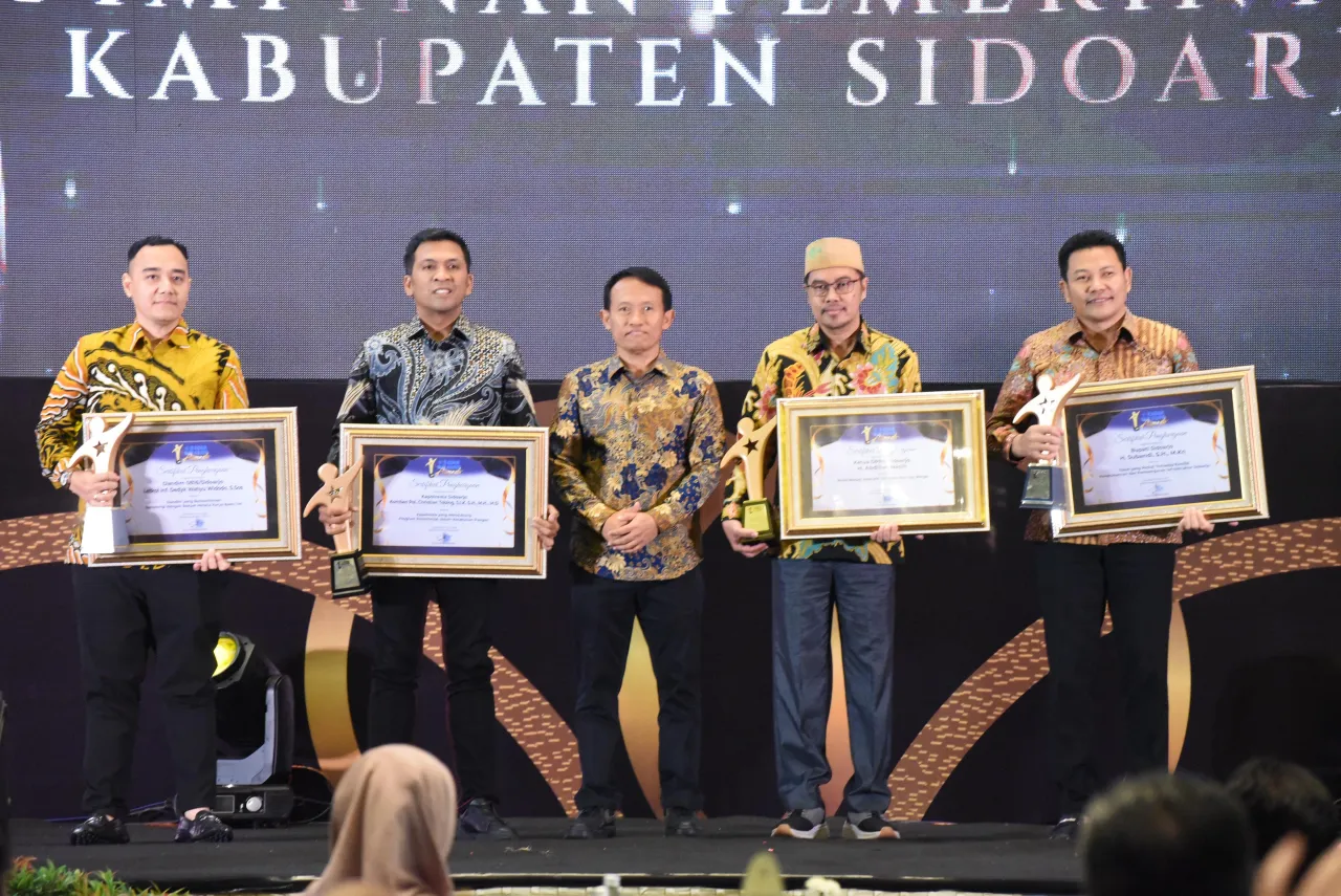 Bupati Sidoarjo Dinobatkan Sebagai Tokoh Yang Peduli terhadap Kondisi Perekonomian