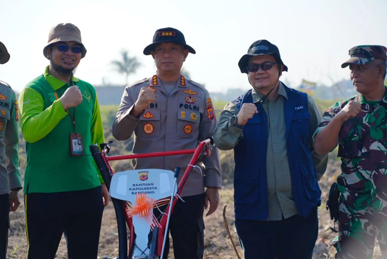 Kapolresta Bandung Manfaatkan Lahan Baku untuk Program Ketahanan Pangan Nasional