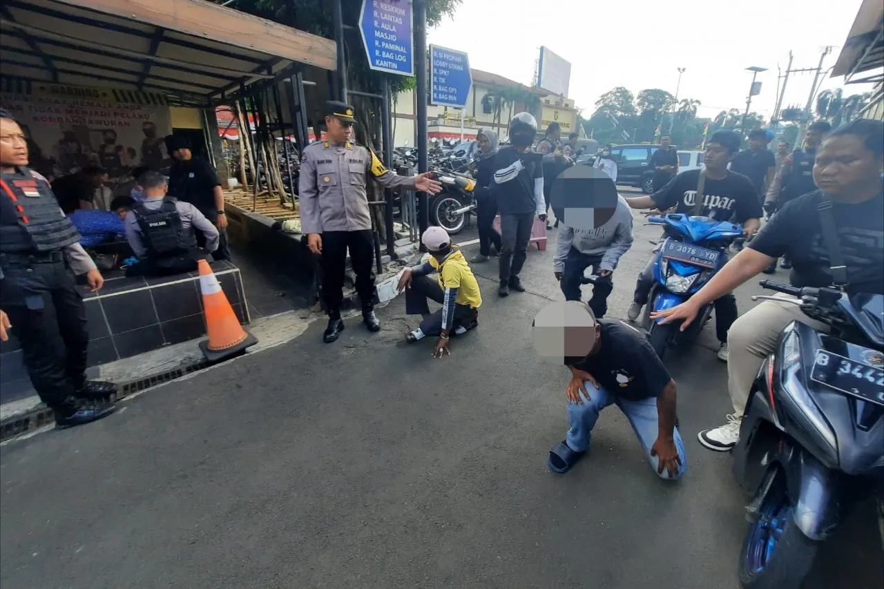 Kerap Kali Meresahkan Masyarakat, Polisi Amankan 7 Debt Collector di Sukmajaya Depok