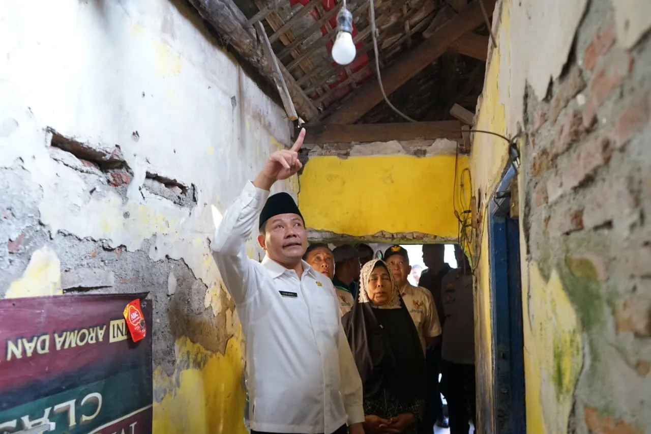 Bupati Sidoarjo Subandi Kunjungi Rumah Tidak Layak Huni di Bluru Kidul dan Magersari