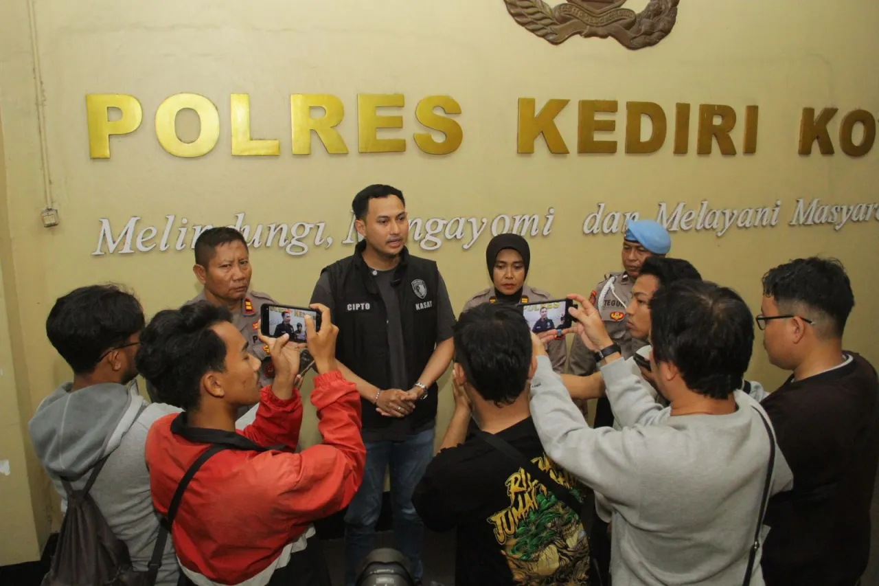 Tragedi Kafe di Kediri, Satu Dirawat di ICU dan Satu Meninggal Akibat Keracunan Minuman Keras