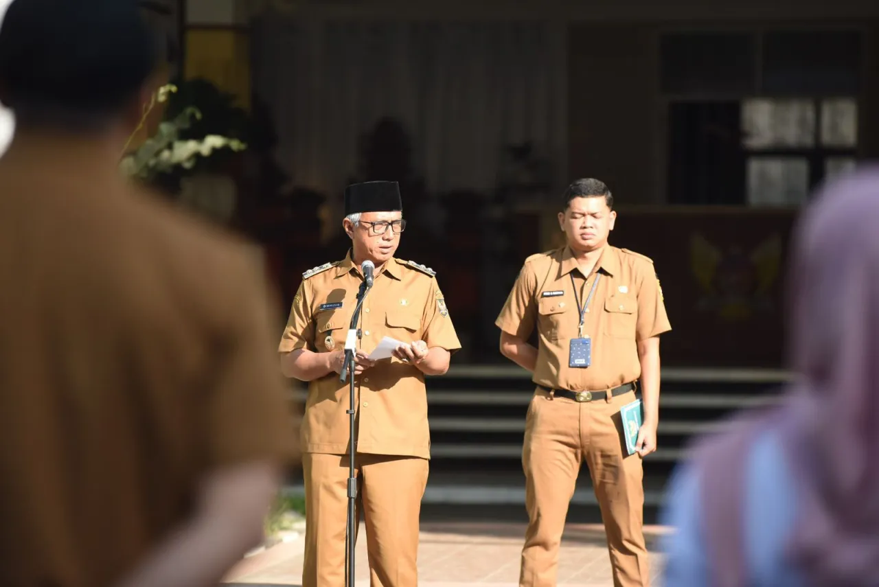 Pimpin Apel Pagi, Gus Qowim Tekankan Disiplin, Literasi dan Keramahan Pelayanan Masyarakat