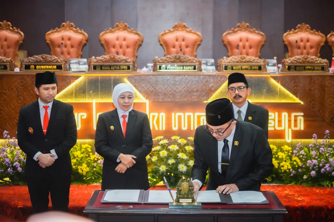 Gubernur Khofifah dan DPRD Jatim Sepakati Nota KUA-PPAS Perubahan APBD 2025