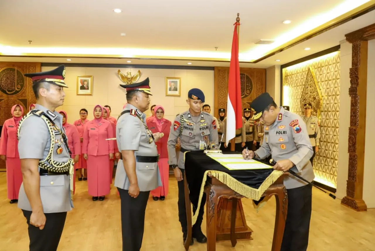 Kombes Budi Adhy Gantikan Kombes Ruruh Menjadi Kapolresta Cilacap