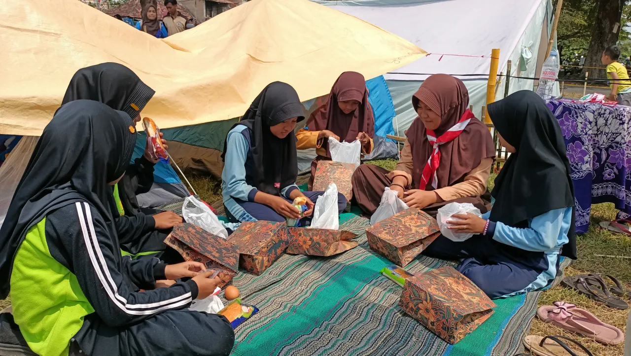 SPPG Lopang Salurkan Makanan Bergizi ke Ratusan Siswa Perkemahan di Lamongan