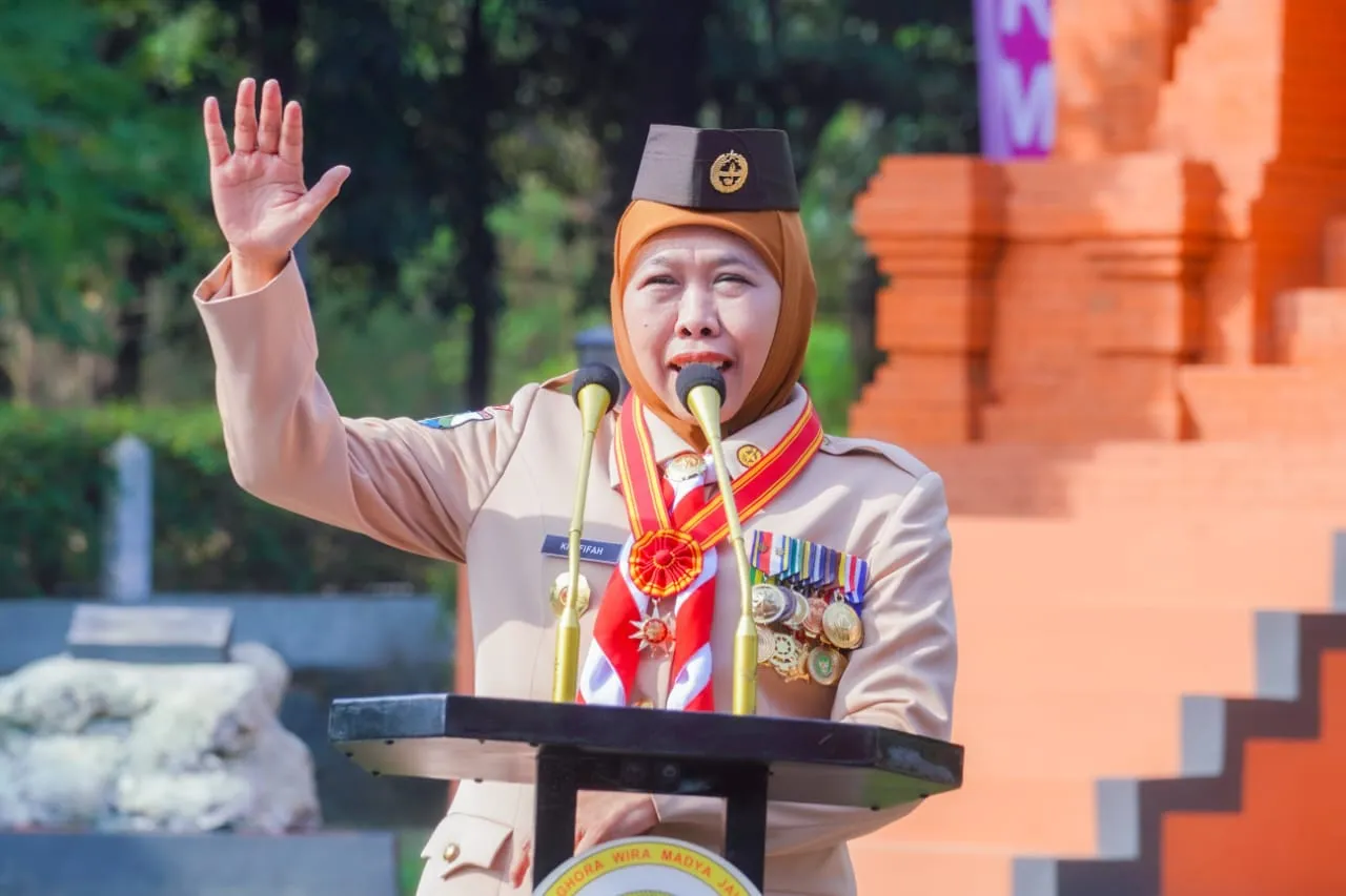 Gubernur Khofifah Pimpin Apel Hari Pramuka ke-64