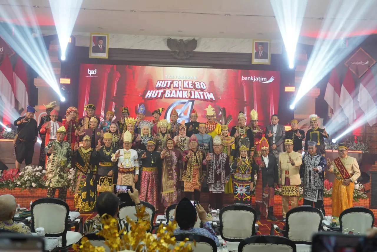 Rayakan HUT Ke-64, Bank Jatim Defile Gaungkan Semangat Kebersamaan