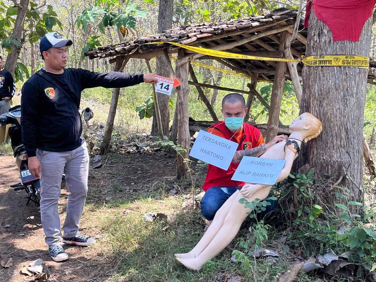 Rekontruksi Pembunuhan Wanita di Hutan Ponorogo, Tersangka Murka Karena Korban Kencan dengan Pria Lain