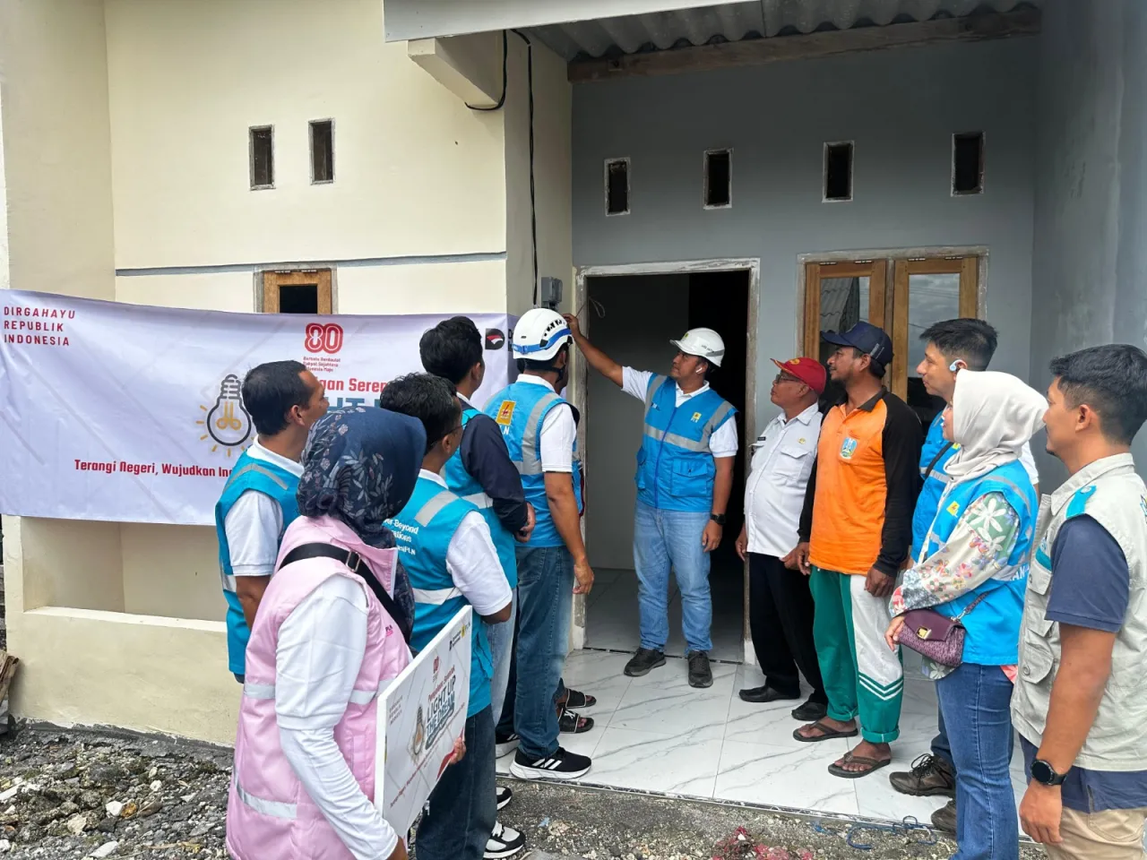 PLN Tuntaskan Dengan Penyambungan Listrik Gratis Kepada Warga Lewat Program LUTD