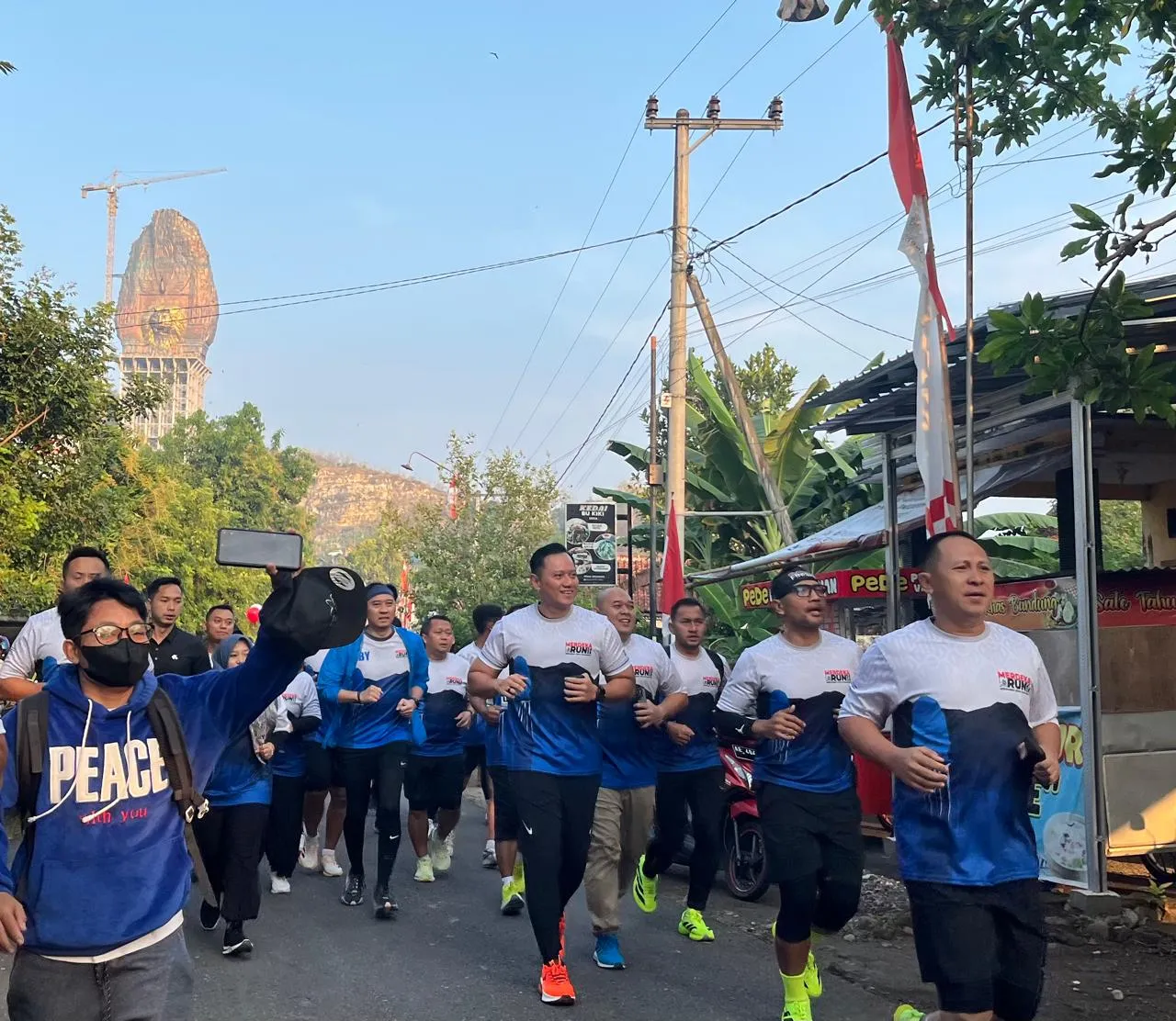 Menko AHY Ajak Ribuan Runners Ikuti Merdeka Run Di Monumen Reog Ponorogo