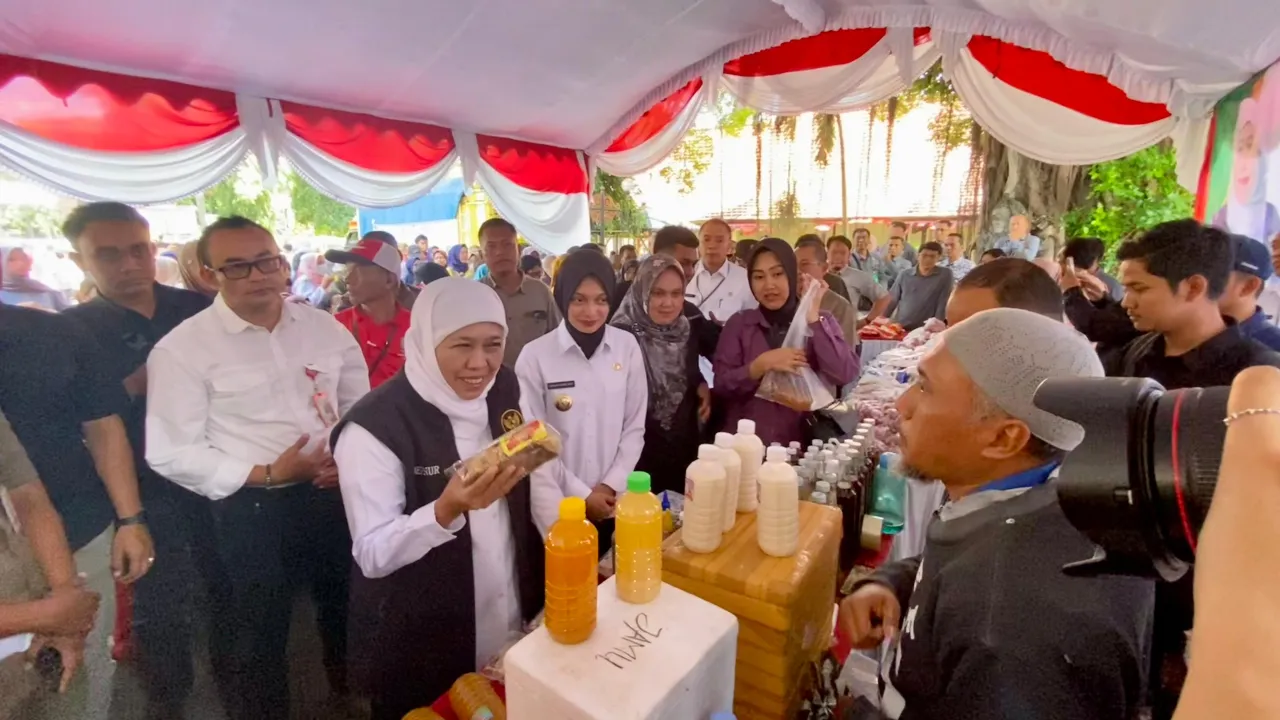 Didampingi Wali Kota Kediri Tinjau Pasar Murah, Gubernur Jatim: Disediakan 10 Ton Beras