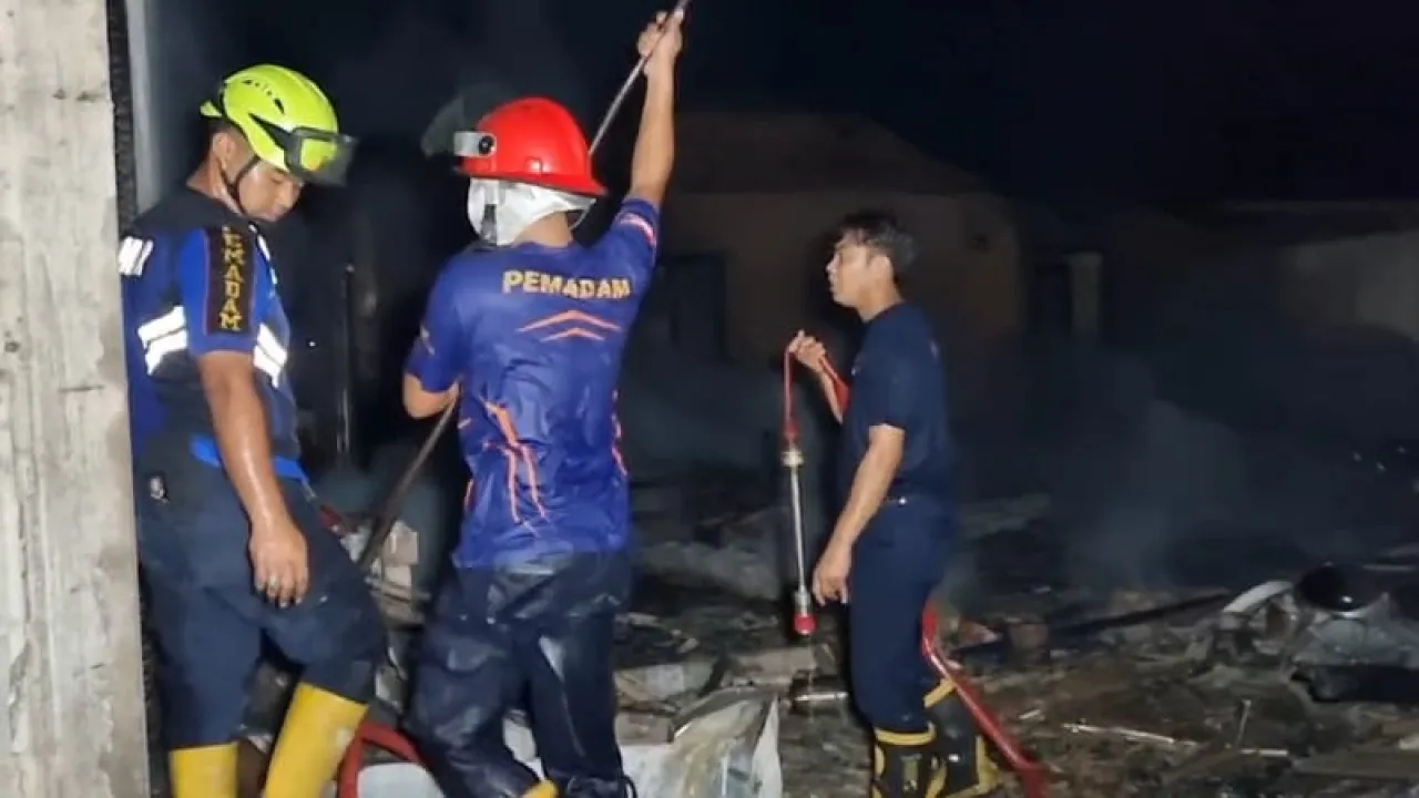 Dua Rumah di Ponorogo Ludes Terbakar Saat Pemilik Nonton Bola, Kerugian Capai Rp 400 Juta