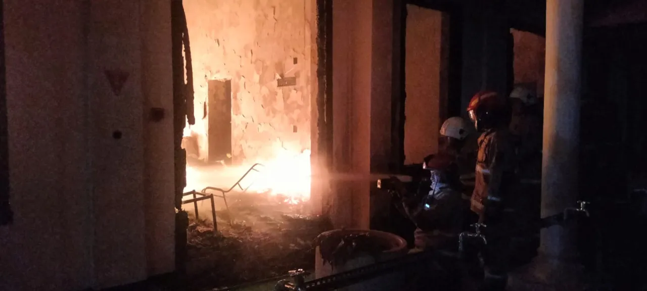 Tak Hanya Dibakar, Grahadi juga Jadi Sasaran Penjarahan
