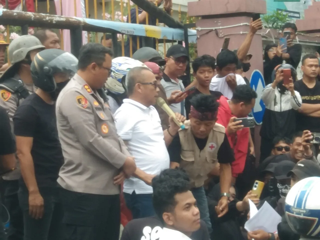 DPRD Kota Madiun Dikepung Massa, Tuntutan Reformasi dan Keadilan Disuarakan