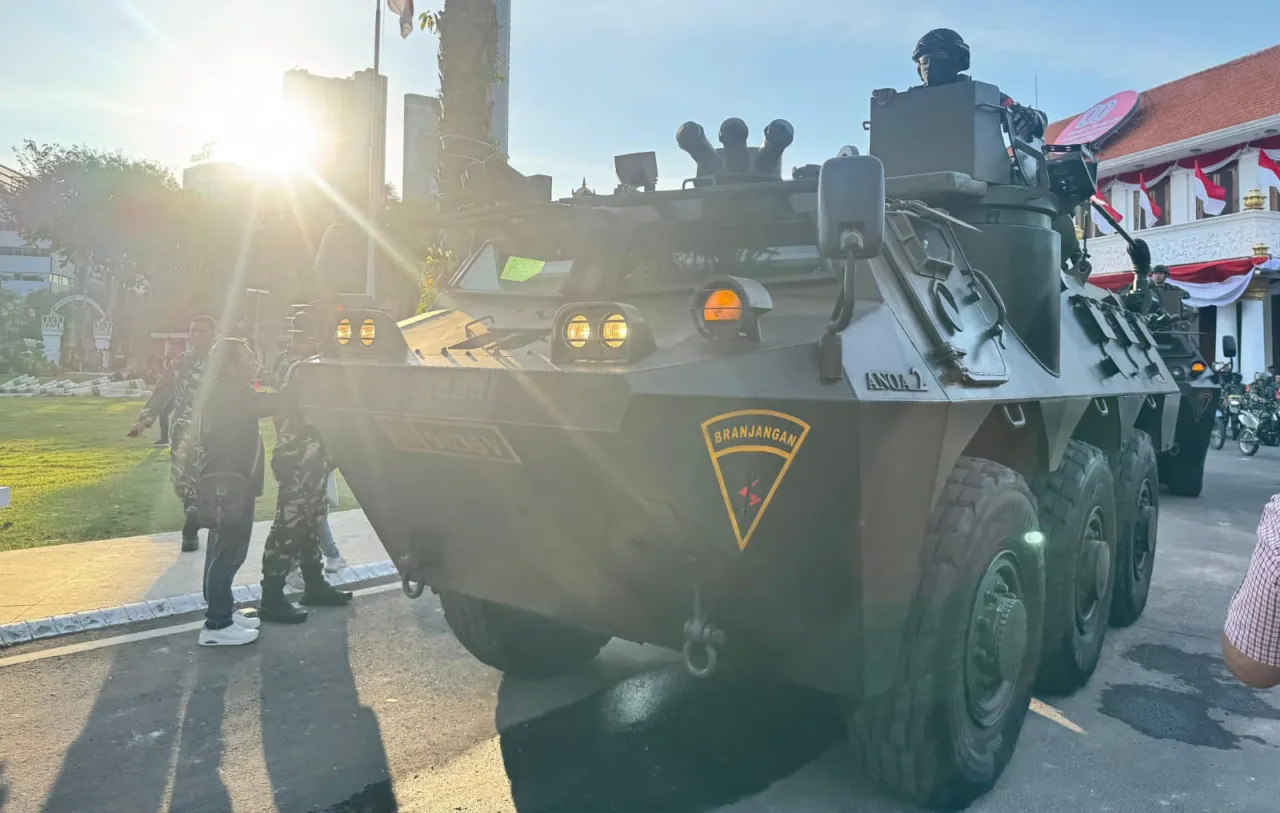 Pasca Grahadi Dibakar, TNI Lakukan Patroli Skala Besar Amankan Kota Surabaya